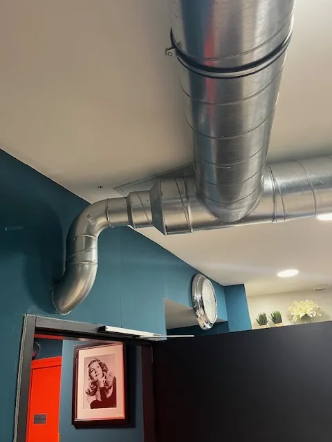 conduit de VMC galvanisée dans un ERP sur Lyon