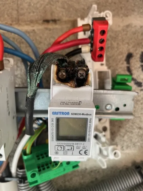 départ de feu sur borne de recharge