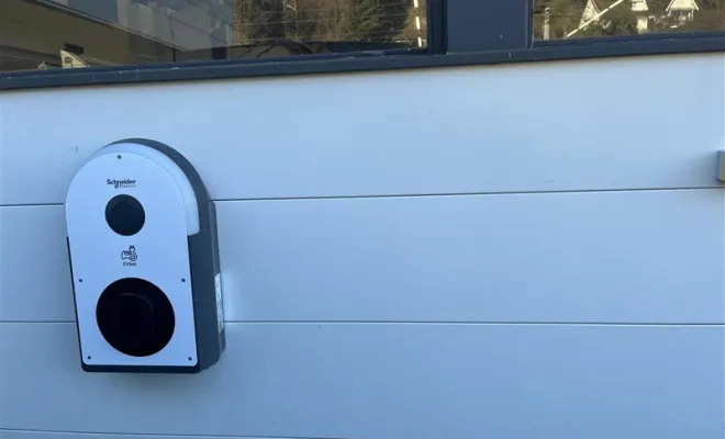 Pose de bornes de recharge à Bourgoin-Jallieu : votre électricien professionnel à l'œuvre, Bourgoin-Jallieu, Lévêque Électricité