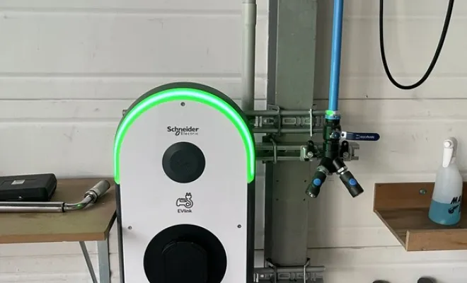Pose de bornes de recharge à Bourgoin-Jallieu : votre électricien professionnel à l'œuvre, Bourgoin-Jallieu, Lévêque Électricité