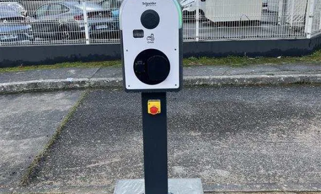 Pose de bornes de recharge à Bourgoin-Jallieu : votre électricien professionnel à l'œuvre, Bourgoin-Jallieu, Lévêque Électricité