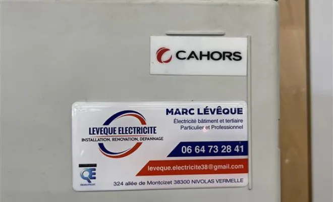 Pose de bornes de recharge à Bourgoin-Jallieu : votre électricien professionnel à l'œuvre, Bourgoin-Jallieu, Lévêque Électricité