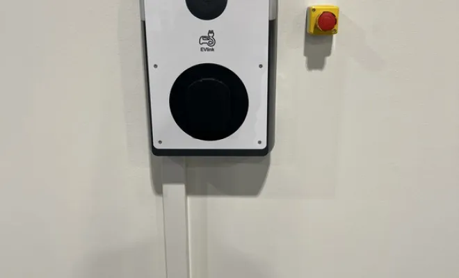 Pose de bornes de recharge à Bourgoin-Jallieu : votre électricien professionnel à l'œuvre, Bourgoin-Jallieu, Lévêque Électricité